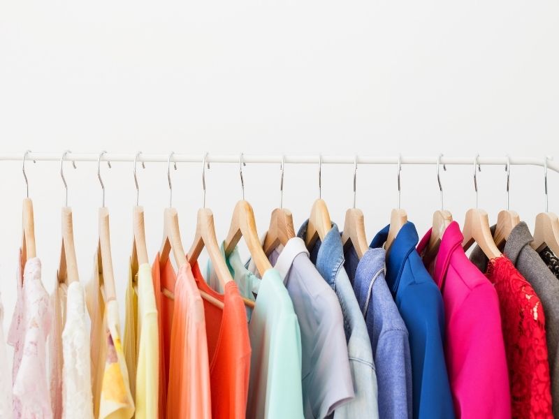 Ubrania jako gadżet reklamowy dla firmy – czy to dobry pomysł?
